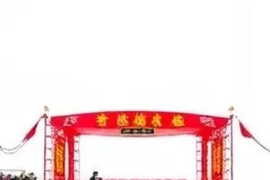 灯光师工作台上的布光笔记与十一页手绘图